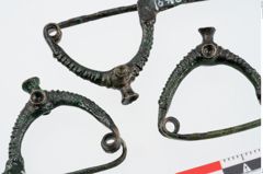 Foto von Bronzedreiknopffibel (NHMW-PRAE-024641)
